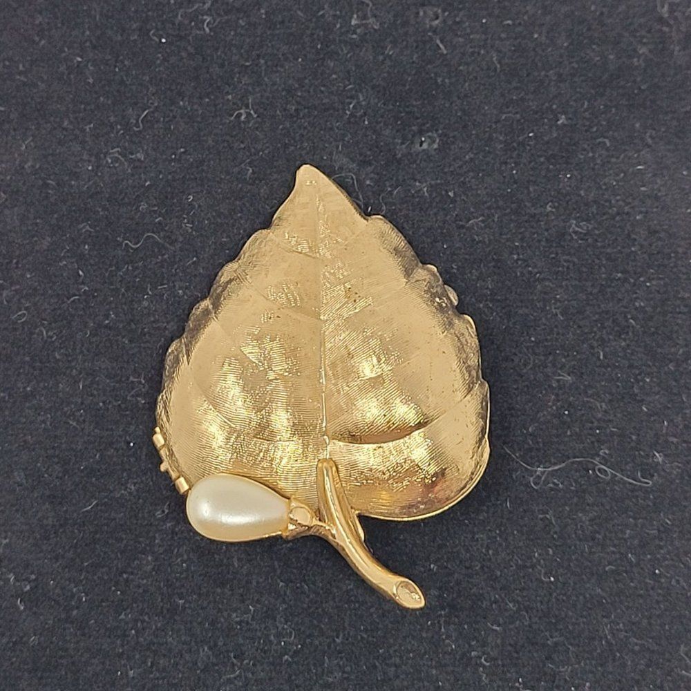 Vintage Signed Avon Gold Tone Leaf‎ Perfume Brooch Pin Pendant 3D Etched OPENS